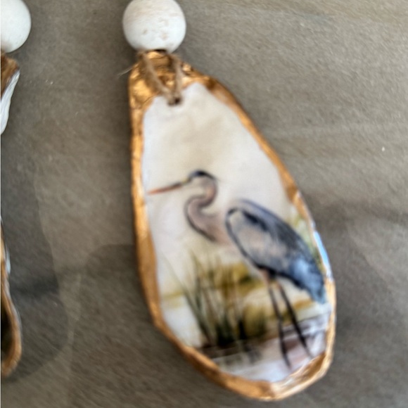 Heron Ceramic Oyster Shell Decoupaged Ornaments - Gold and White - Picture 5 of 8